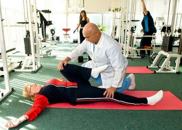 We wczesnych stadiach artrozy stawu kolanowego stosuje się specjalne ćwiczenia