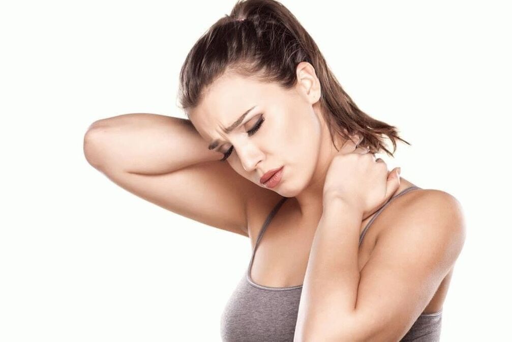 silny ból szyi i łopatek z powodu osteochondrozy szyjnej
